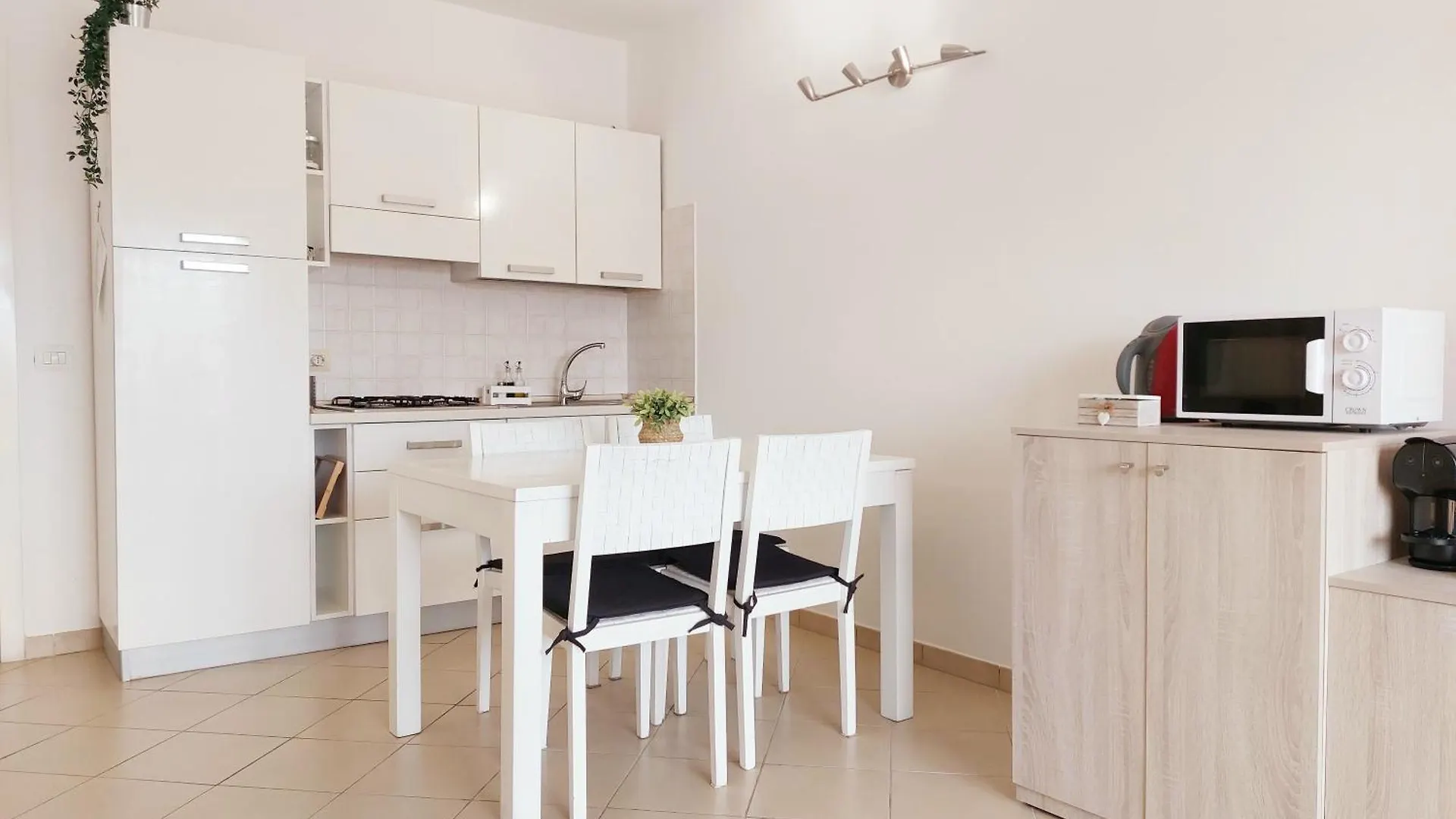 Sunshine Home Sal Santa Maria